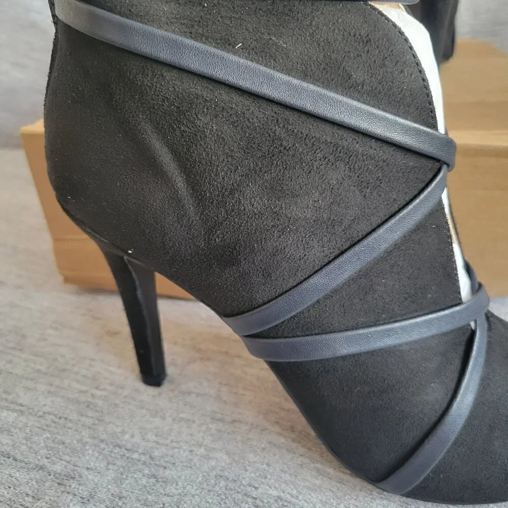Journee Collection Women's Samara Bootie